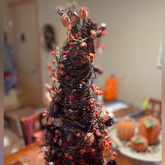 Petals Fall Topiary - Picture 2 of 4